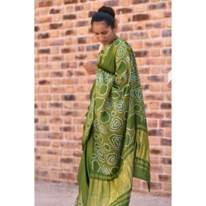 Verdant Whisper Bandhani Saree - Image 2